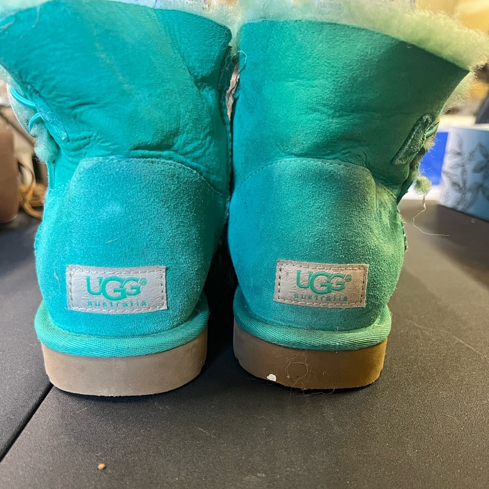 USED Turquoise Uggs Size 8
